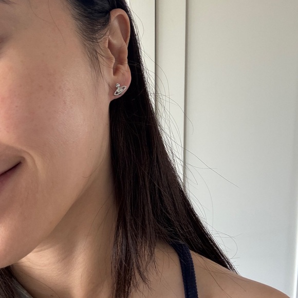 Signature VW Silver Stud Earrings - Picture 4 of 4